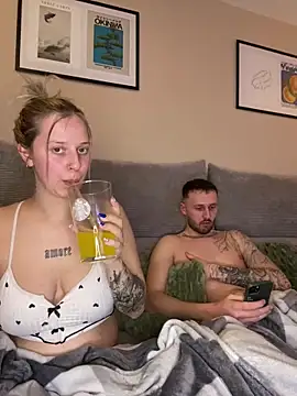 Snapshot of SecretLnkd chatting on 03-18-26, 07:28 SecretLnkd online show from 03-18-26, 07:28