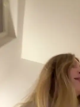 Snapshot of Renesme_28 chatting on 03-16-26, 10:03 Renesme 28 online show from 03-16-26, 10:03