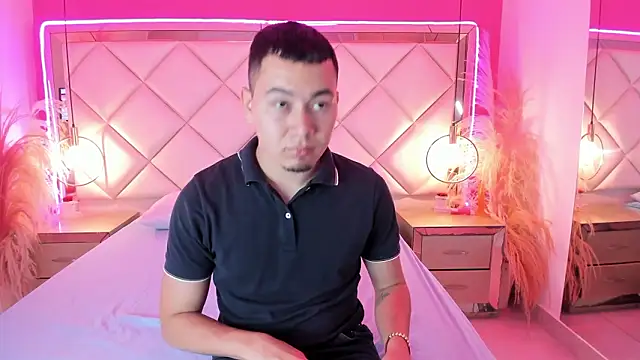 Snapshot of Max_Huntter chatting on 03-12-26, 12:06 Max Huntter online show from 03-12-26, 12:06