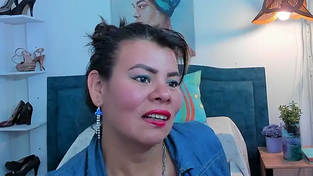 Snapshot of KiaraXMilf chatting on 03-05-26, 07:43 KiaraXMilf online show from 03-05-26, 07:43