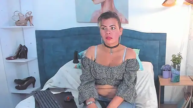 Snapshot of KiaraXMilf chatting on 03-06-26, 08:27 KiaraXMilf online show from 03-06-26, 08:27