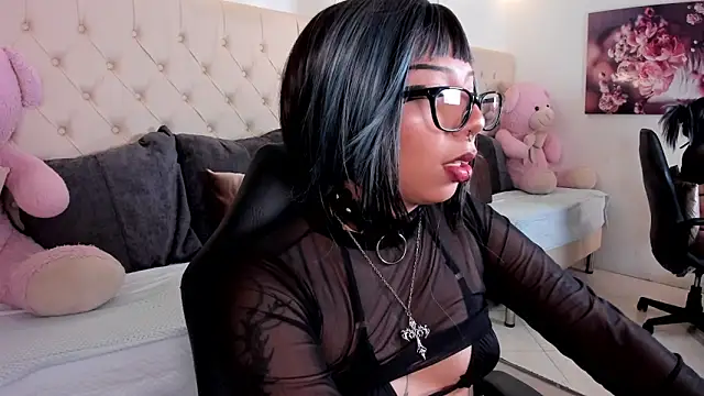 Snapshot of kimknox chatting on 03-07-26, 12:35 kimknox online show from 03-07-26, 12:35