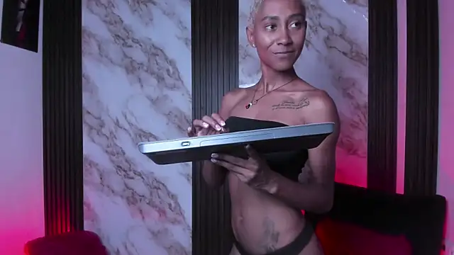 Nina vegas online show from 05-19-26, 01:28