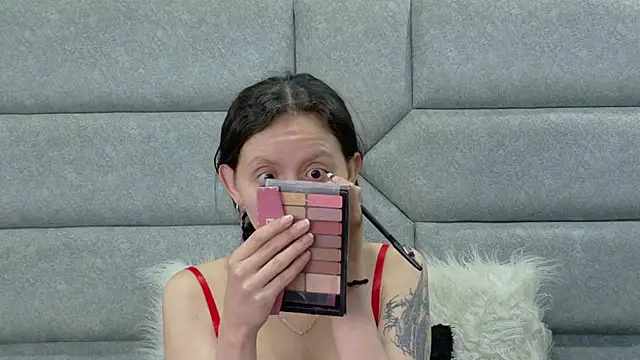 Snapshot of Naomimolie chatting on 07-11-26, 12:08 Naomimolie online show from 07-11-26, 12:08