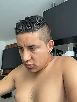 Snapshot of Sneyd10 chatting on 03-06-26, 04:03 Sneyd10 online show from 03-06-26, 04:03