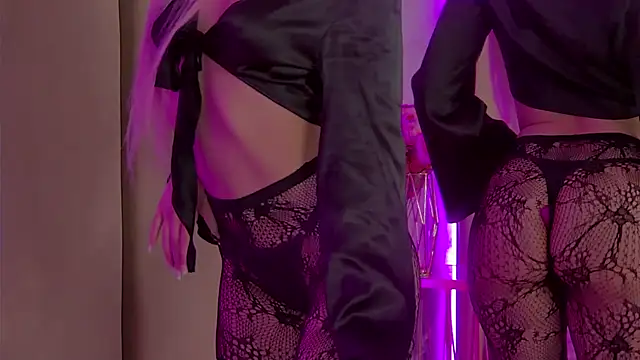 JuliaHotty  online show from 04-17-26, 05:49