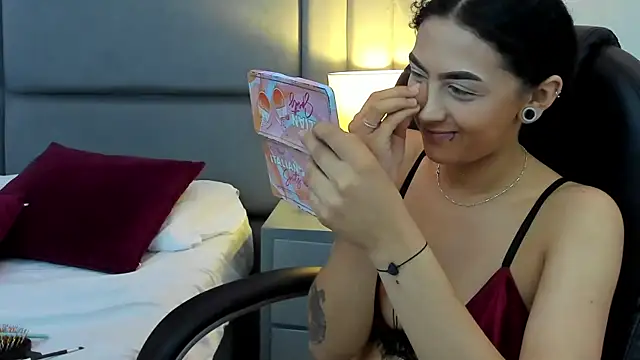 Snapshot of EllaEvanzz chatting on 03-08-26, 02:32 EllaEvanzz online show from 03-08-26, 02:32