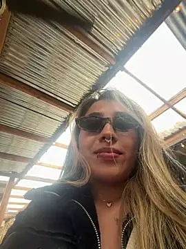 ManuelaVeeleez online show from 05-02-26, 07:30