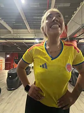 ManuelaVeeleez online show from 06-18-26, 02:23
