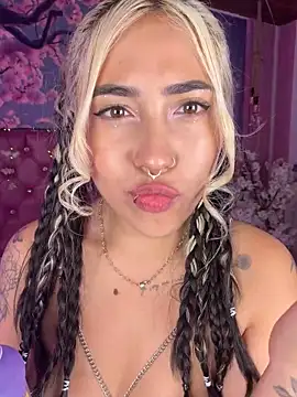 ManuelaVeeleez online show from 06-28-26, 07:36