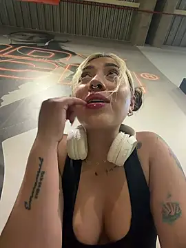ManuelaVeeleez online show from 07-16-26, 02:39