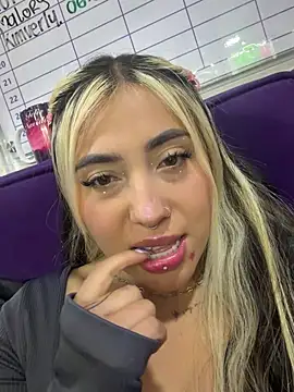 ManuelaVeeleez online show from 07-25-26, 03:37