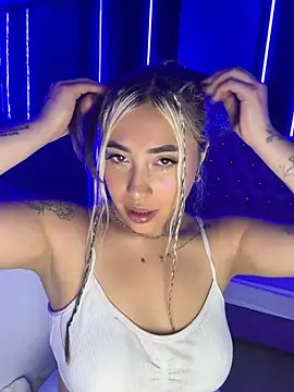 ManuelaVeeleez online show from 07-28-26, 05:03