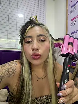 ManuelaVeeleez online show from 08-01-26, 05:18