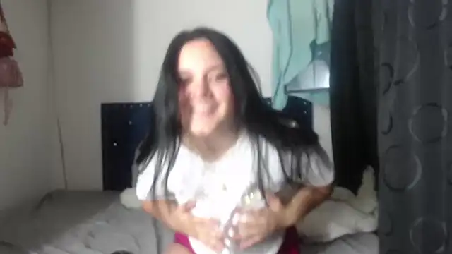 Snapshot of Mia_latinhot chatting on 03-10-26, 01:32 Mia latinhot online show from 03-10-26, 01:32