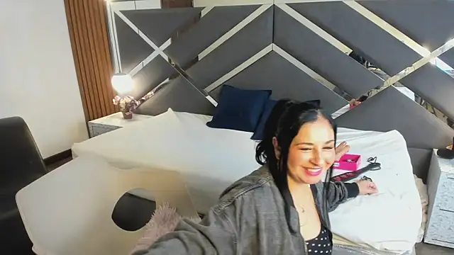 Agata thompson online show from 03-09-26, 06:56