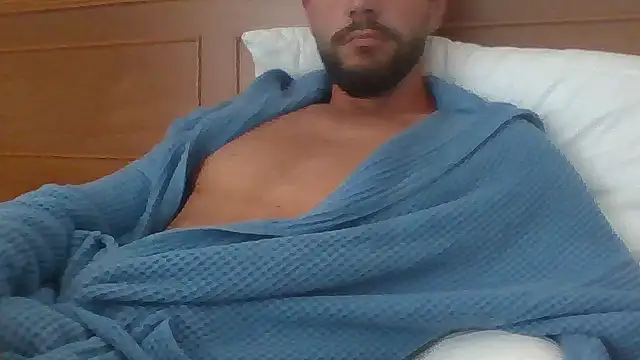 Snapshot of freetom31 chatting on 03-06-26, 01:13 freetom31 online show from 03-06-26, 01:13