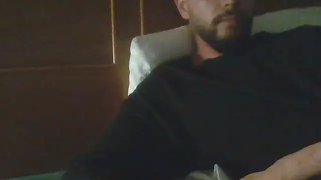 Snapshot of freetom31 chatting on 03-06-26, 01:29 freetom31 online show from 03-06-26, 01:29