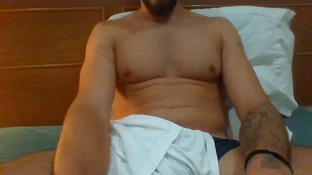 Snapshot of freetom31 chatting on 03-10-26, 01:27 freetom31 online show from 03-10-26, 01:27