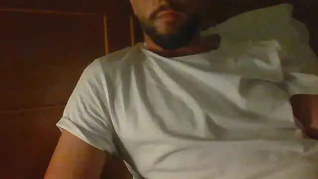 Snapshot of freetom31 chatting on 03-11-26, 01:39 freetom31 online show from 03-11-26, 01:39