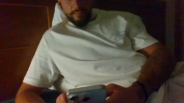 Snapshot of freetom31 chatting on 03-12-26, 12:22 freetom31 online show from 03-12-26, 12:22