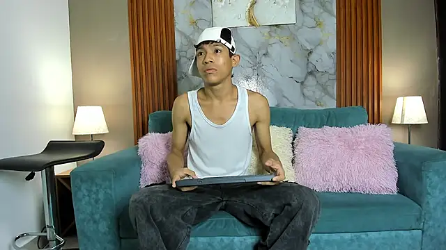 SKINNY BOYXXX online show from 03-05-26, 08:21