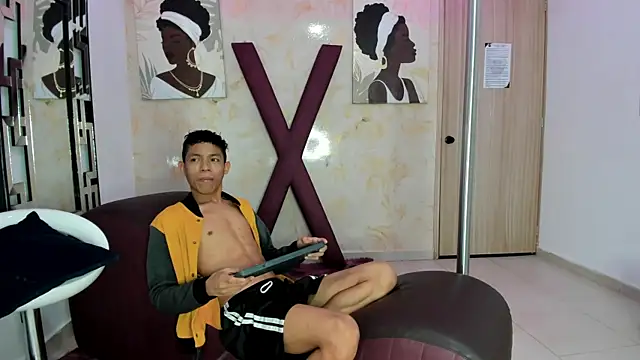 SKINNY BOYXXX online show from 04-23-26, 07:52
