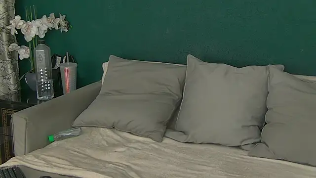 Snapshot of SkinnyNatty chatting on 05-22-26, 03:57 SkinnyNatty online show from 05-22-26, 03:57