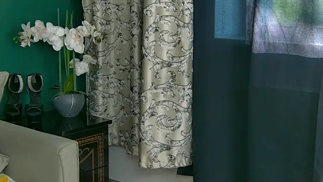 Snapshot of SkinnyNatty chatting on 06-14-26, 03:52 SkinnyNatty online show from 06-14-26, 03:52