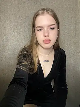 Snapshot of KayShaw chatting on 03-10-26, 05:12 KayShaw online show from 03-10-26, 05:12