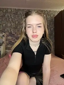 Snapshot of KayShaw chatting on 03-17-26, 03:44 KayShaw online show from 03-17-26, 03:44