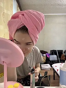 KayShaw online show from 06-18-26, 01:39