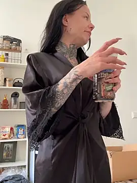 SkinnyLilly online show from 04-27-26, 08:23