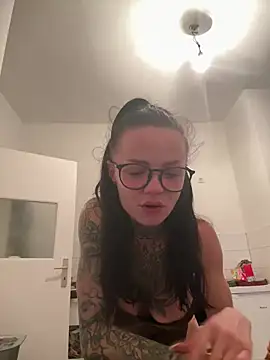 SkinnyLilly online show from 07-27-26, 07:32