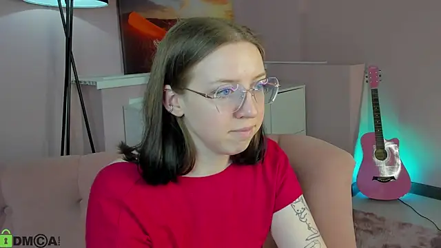 Snapshot of maxinemouse chatting on 03-06-26, 12:34 maxinemouse online show from 03-06-26, 12:34