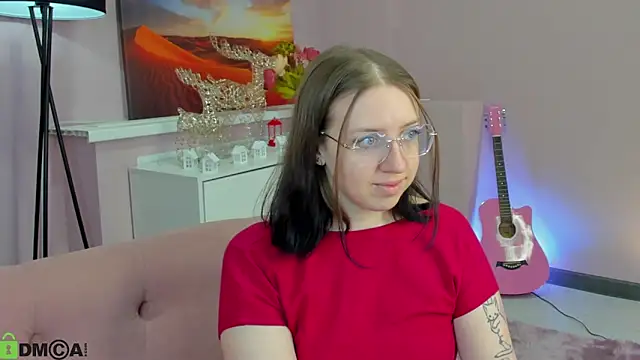 Snapshot of maxinemouse chatting on 03-07-26, 12:02 maxinemouse online show from 03-07-26, 12:02