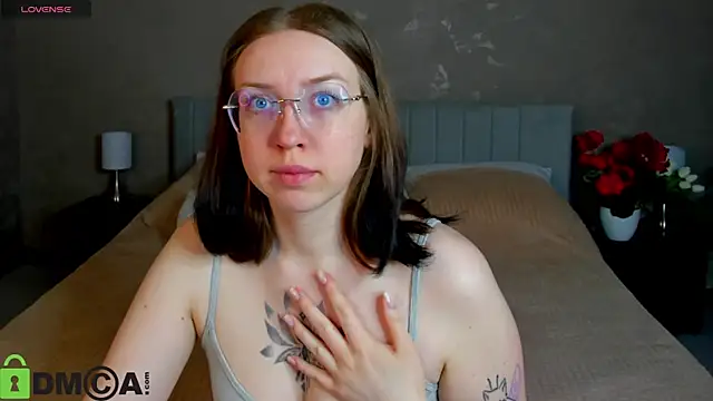 Snapshot of maxinemouse chatting on 03-25-26, 04:07 maxinemouse online show from 03-25-26, 04:07