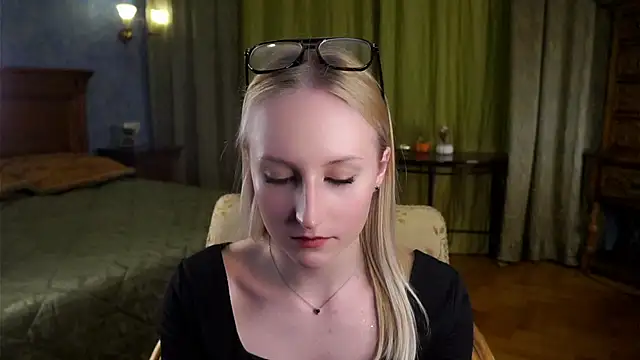 CatarinaGulla online show from 03-11-26, 12:11