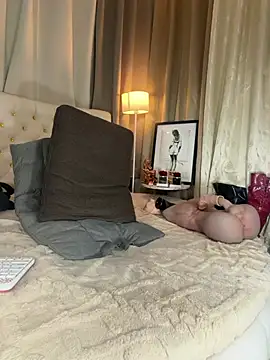 Snapshot of Hot-Aryana chatting on 03-13-26, 02:40 Hot-Aryana online show from 03-13-26, 02:40