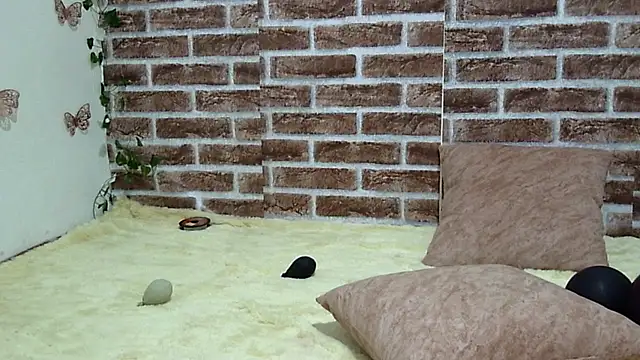 Snapshot of Katia_Cutte chatting on 03-15-26, 09:43 Katia Cutte online show from 03-15-26, 09:43