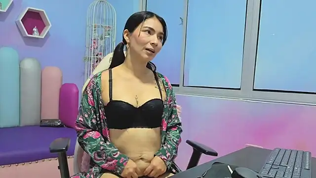 Snapshot of LESLY_PALMEER chatting on 03-13-26, 03:46 LESLY PALMEER online show from 03-13-26, 03:46