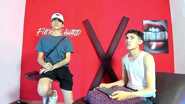 Snapshot of SKYN_MAN chatting on 03-08-26, 07:45 SKYN MAN online show from 03-08-26, 07:45