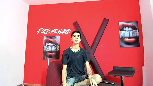 Snapshot of SKYN_MAN chatting on 03-10-26, 01:21 SKYN MAN online show from 03-10-26, 01:21