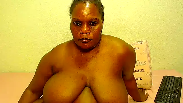 Snapshot of Busty42DDZA chatting on 05-10-26, 04:12 Busty42DDZA online show from 05-10-26, 04:12