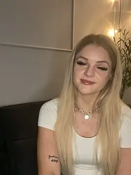 Snapshot of Luna-Noire chatting on 03-09-26, 08:35 Luna-Noire online show from 03-09-26, 08:35