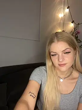 Snapshot of Luna-Noire chatting on 03-10-26, 07:41 Luna-Noire online show from 03-10-26, 07:41