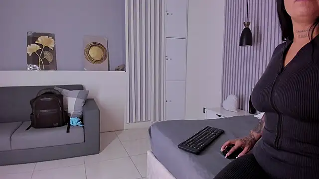 ManuelaMontes  online show from 04-15-26, 11:39