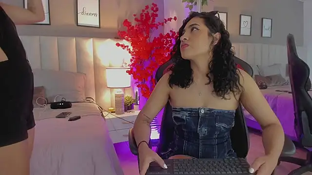 Snapshot of Kiara_Kismet_ chatting on 06-21-26, 02:36 Kiara Kismet online show from 06-21-26, 02:36