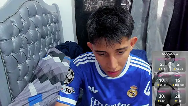 gomitaboy1 online show from 04-07-26, 07:25