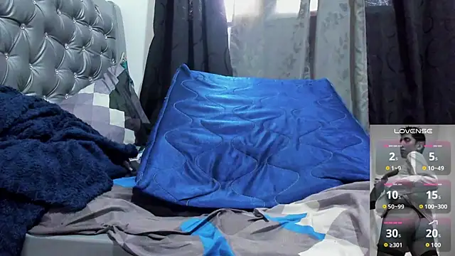 gomitaboy1 online show from 04-10-26, 07:18